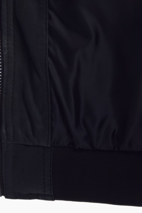 бомбер из натуральной кожи по цене 11410 руб вид справа