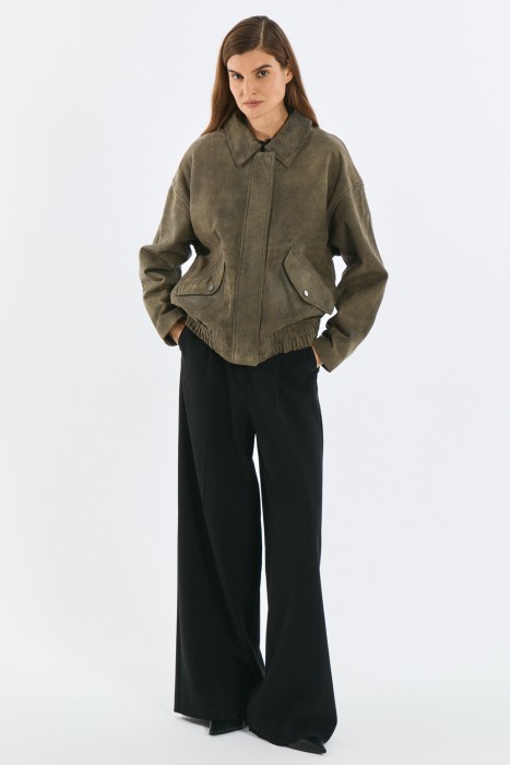 бомбер из натуральной кожи от бренда снежная королева вид слева