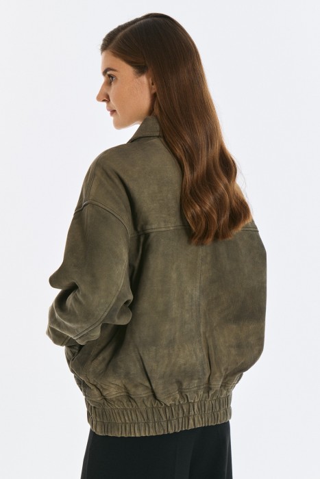 бомбер из натуральной кожи по цене 11200 руб вид справа