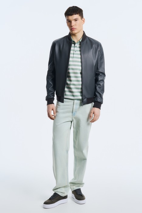 бомбер из натуральной кожи от бренда снежная королева вид слева