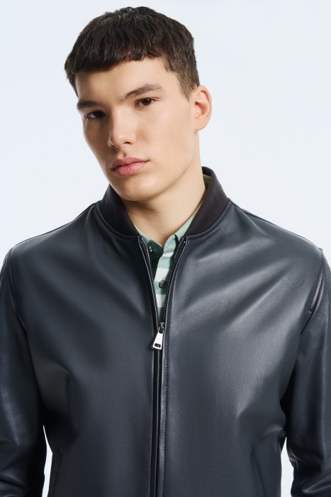 бомбер из натуральной кожи из россии вид сбоку