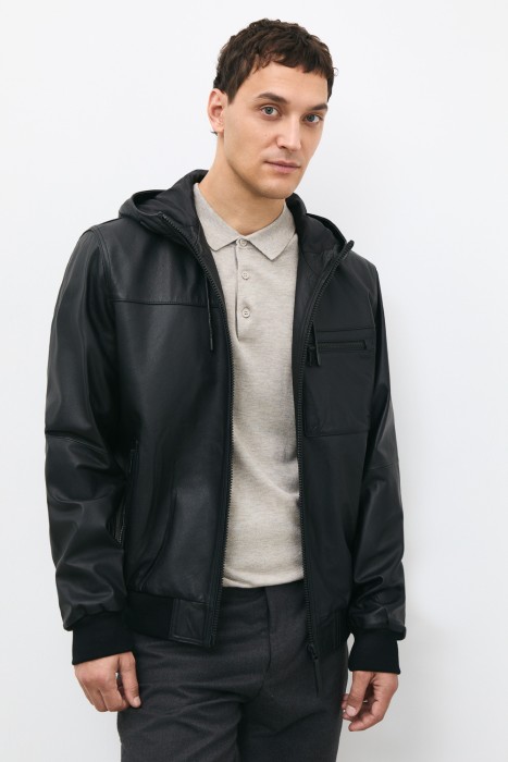 бомбер из натуральной кожи от бренда снежная королева вид слева