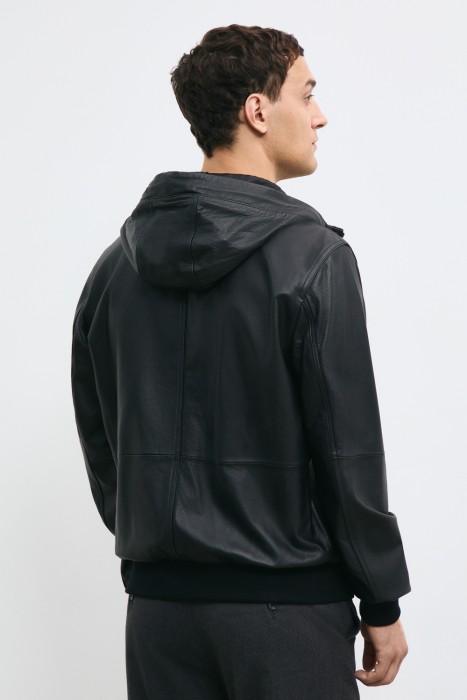 бомбер из натуральной кожи по цене 12180 руб вид справа