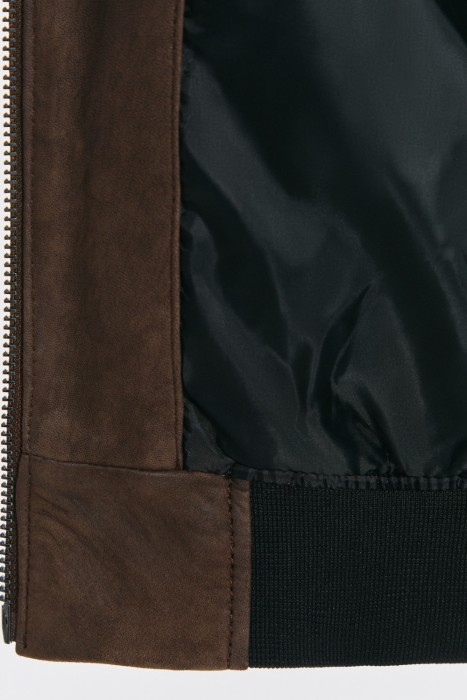 бомбер из натуральной кожи от бренда снежная королева вид слева