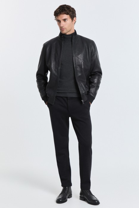 бомбер из натуральной кожи от бренда снежная королева вид слева