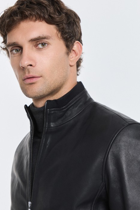 бомбер из натуральной кожи из россии вид сбоку