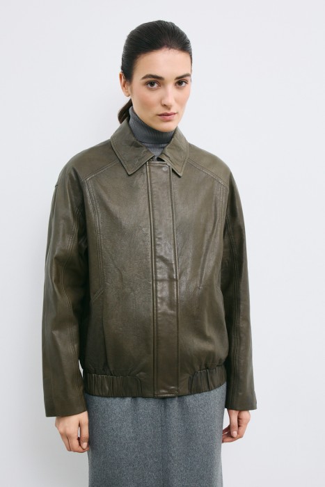 бомбер из натуральной кожи от бренда снежная королева вид слева