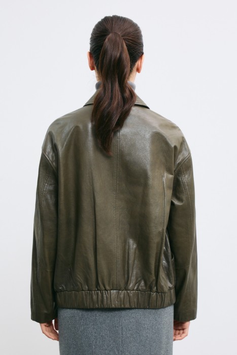 бомбер из натуральной кожи по цене 12470 руб вид справа