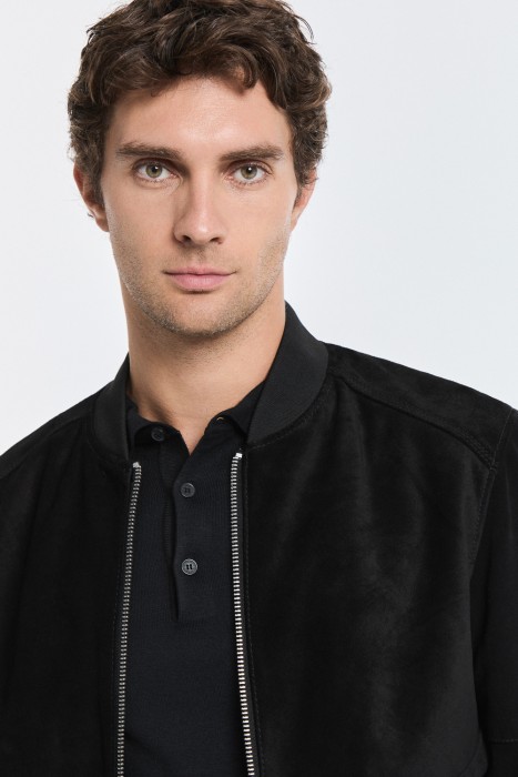 бомбер из натуральной замши из россии вид сбоку