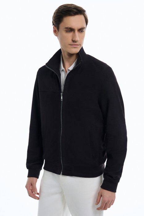 бомбер из натуральной замши по цене 14770 руб вид справа