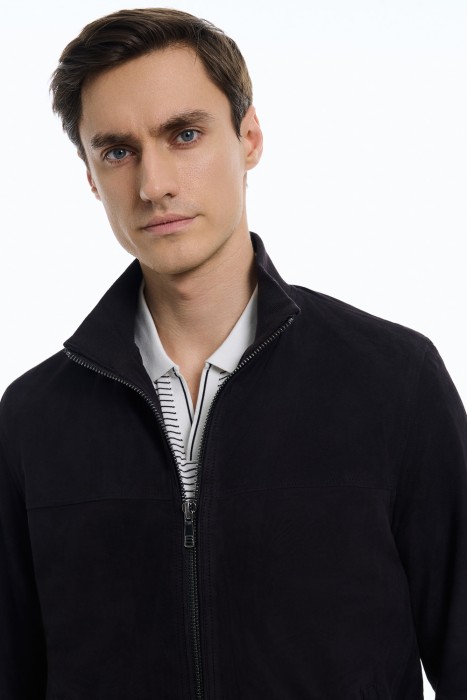 бомбер из натуральной замши из россии вид сбоку