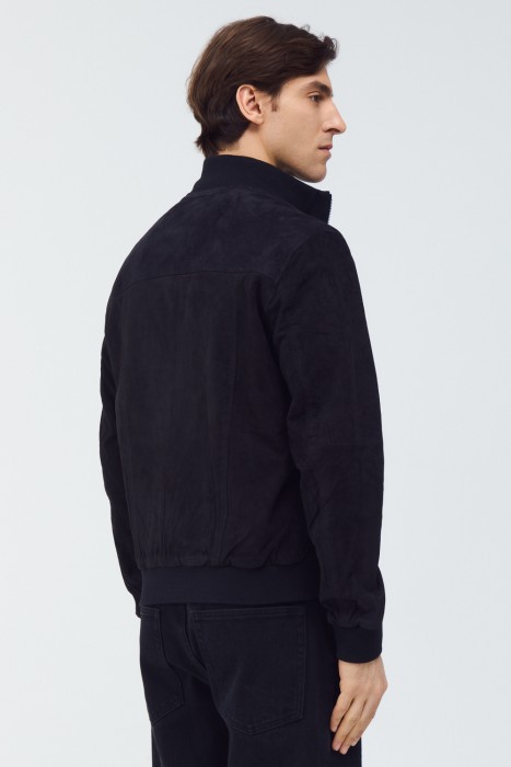 бомбер из натуральной замши по цене 14770 руб вид справа