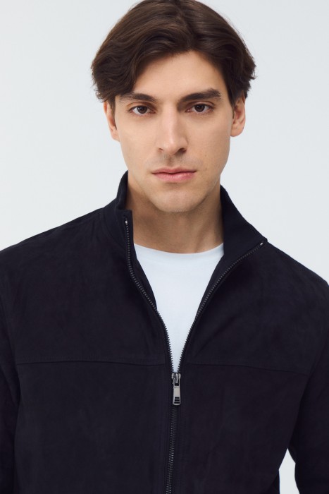 бомбер из натуральной замши из россии вид сбоку