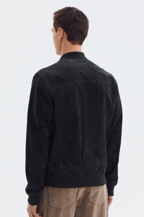 бомбер из натуральной замши по цене 12080 руб вид справа