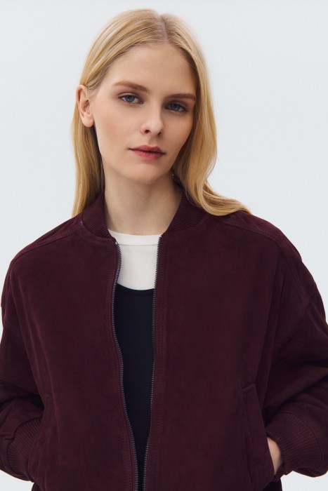 бомбер из натуральной замши из россии вид сбоку