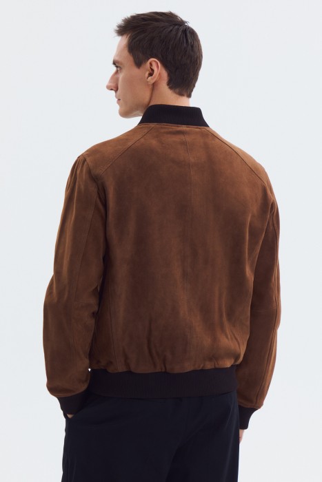 бомбер из натуральной замши от бренда снежная королева вид слева