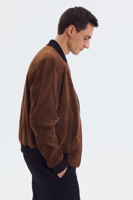 бомбер из натуральной замши из россии вид сбоку