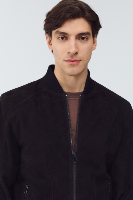 бомбер из натуральной замши из россии вид сбоку