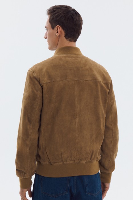 бомбер из натуральной замши из россии вид сбоку