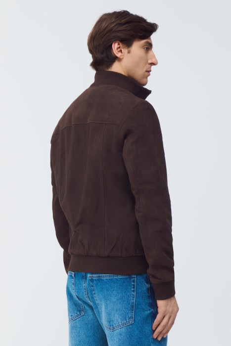 бомбер из натуральной замши по цене 15440 руб вид справа