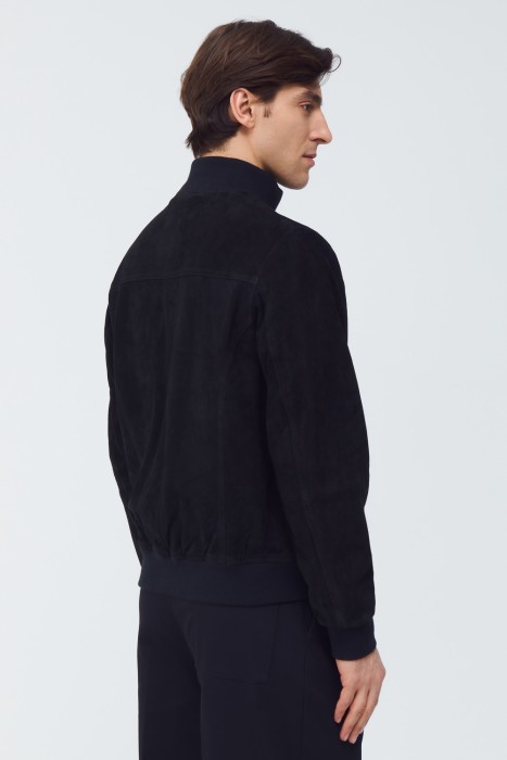 бомбер из натуральной замши по цене 16120 руб вид справа