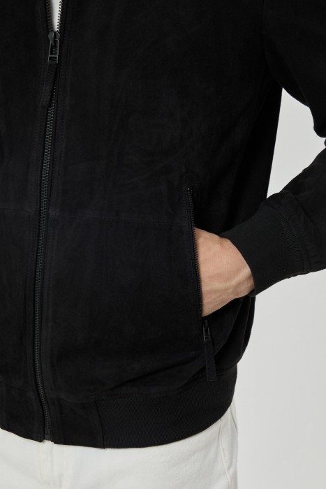 бомбер из натуральной замши от бренда снежная королева вид слева