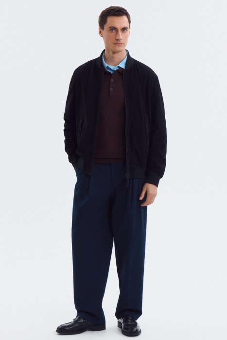 бомбер из натуральной замши из россии вид сбоку