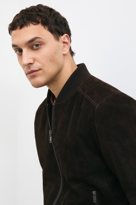 бомбер из натуральной замши из россии вид сбоку