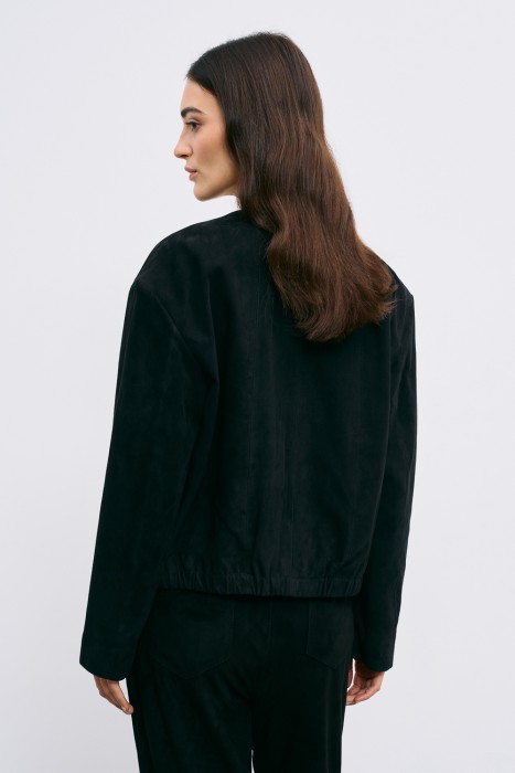 бомбер из натуральной замши по цене 12840 руб вид справа