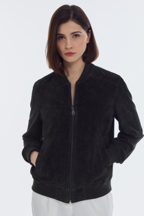 бомбер из натуральной замши от бренда снежная королева вид слева