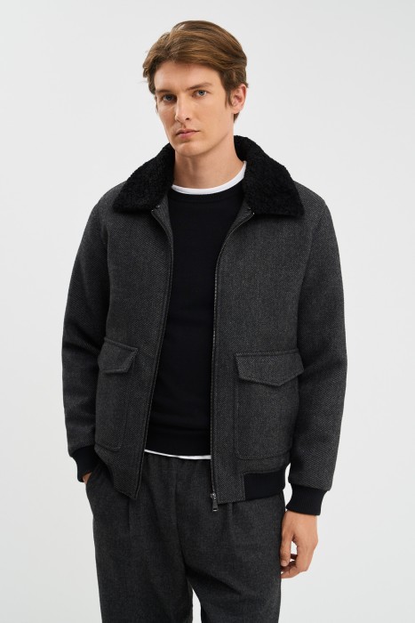 бомбер из шерсти с меховой отделкой по цене 7280 руб вид справа
