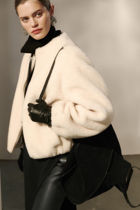 бомбер из шерсти от бренда снежная королева вид слева