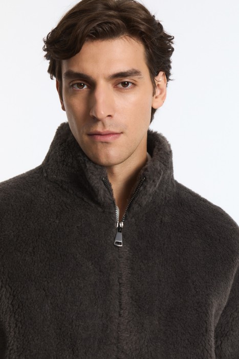 бомбер из шерсти из россии вид сбоку