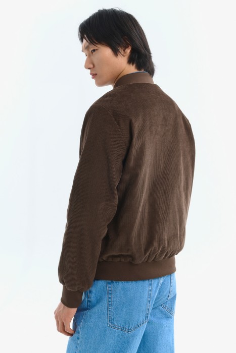 бомбер из вельвета по цене 3440 руб вид справа