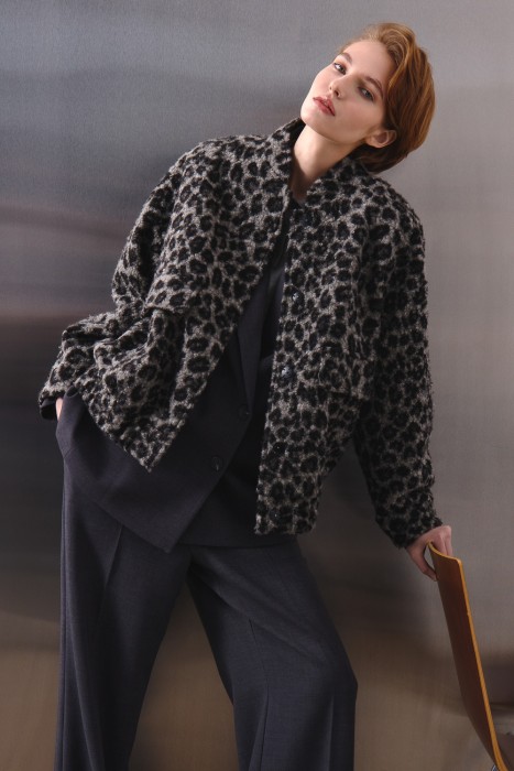 бомбер с анималистичным рисунком 810293003 фотография