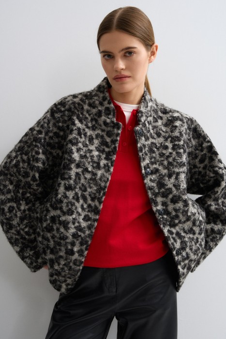 бомбер с анималистичным рисунком по цене 5840 руб вид справа