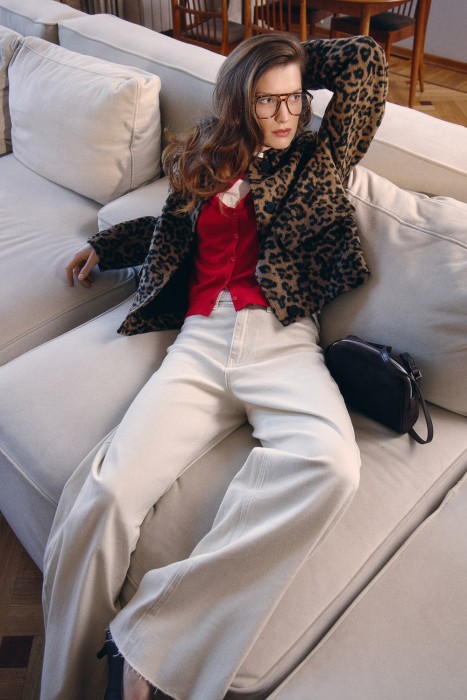 бомбер с анималистичным рисунком от бренда снежная королева вид слева