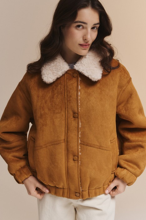 бомбер с меховой отделкой от бренда снежная королева вид слева