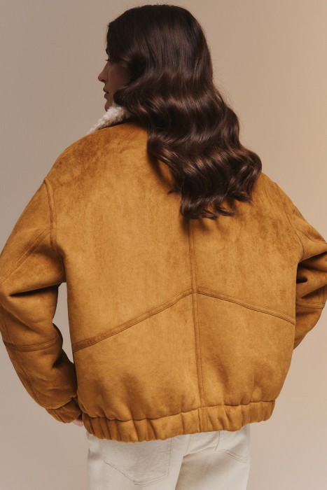 бомбер с меховой отделкой по цене 9780 руб вид справа