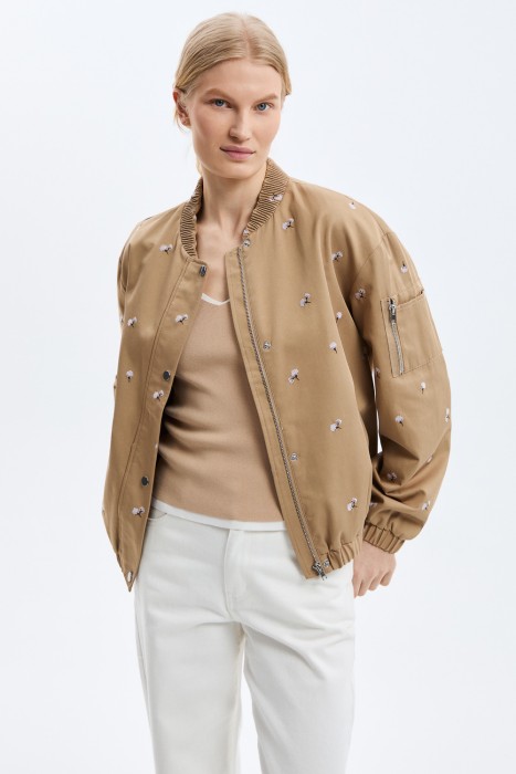 бомбер с вышивкой от бренда снежная королева вид слева