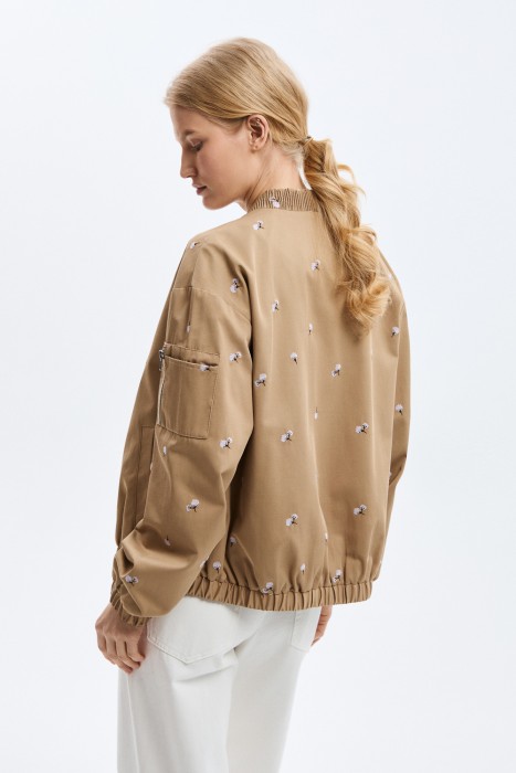 бомбер с вышивкой по цене 8760 руб вид справа