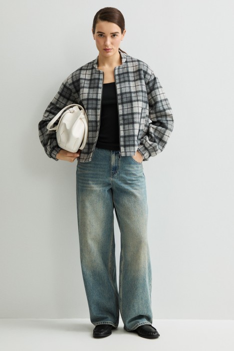 бомбер в клетку от бренда снежная королева вид слева