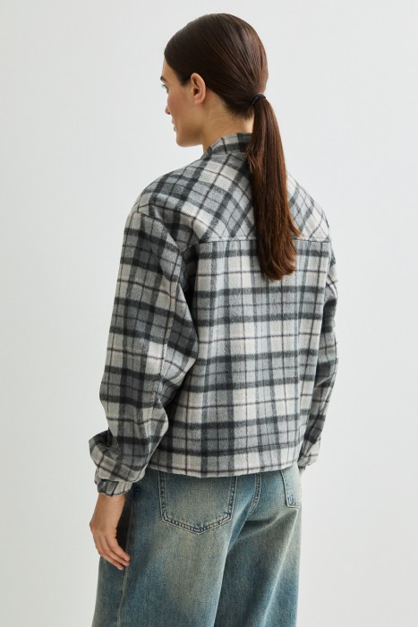 бомбер в клетку по цене 5840 руб вид справа