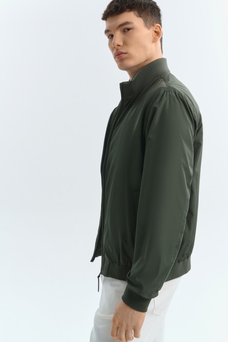 бомбер по цене 2870 руб вид справа