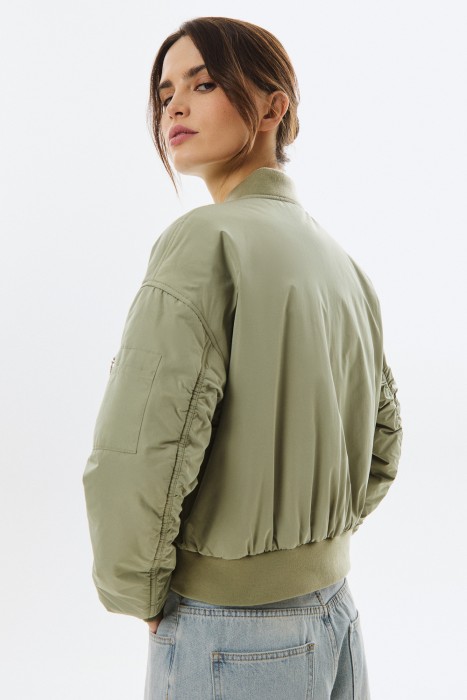 бомбер по цене 4690 руб вид справа