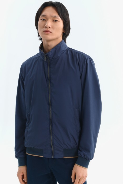 бомбер от бренда снежная королева вид слева