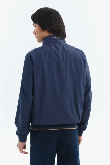 бомбер по цене 4020 руб вид справа