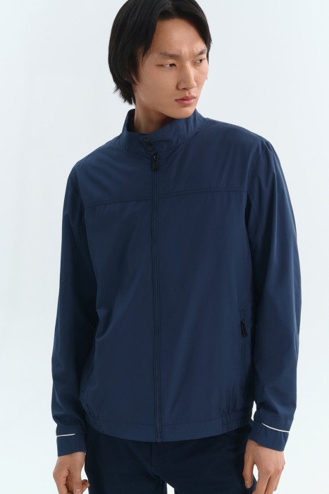 бомбер от бренда снежная королева вид слева