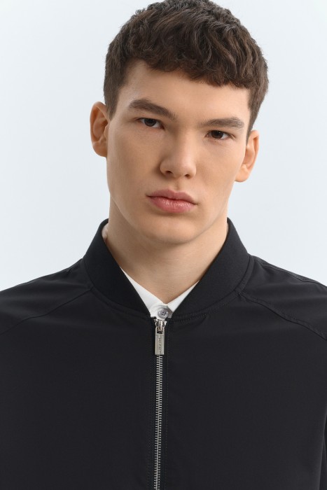 бомбер от бренда снежная королева вид слева