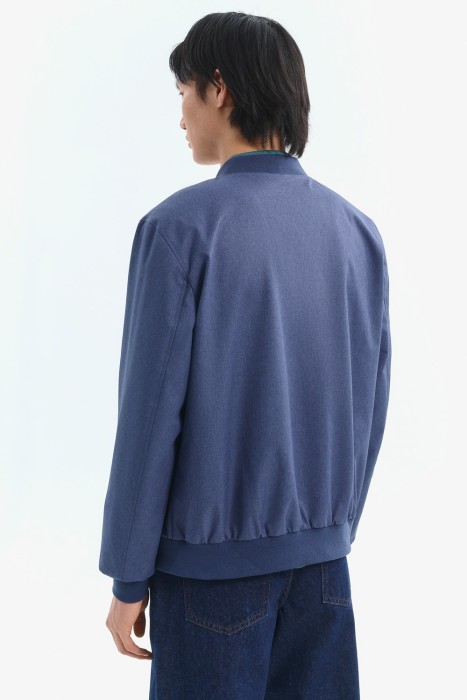 бомбер по цене 4440 руб вид справа